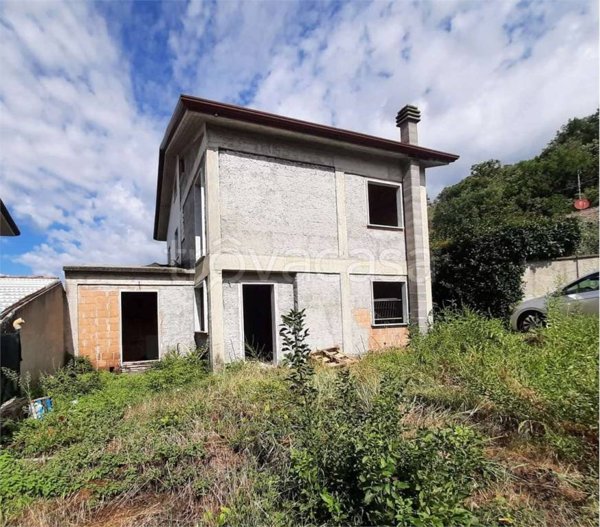 casa indipendente in vendita a Luni in zona Isola