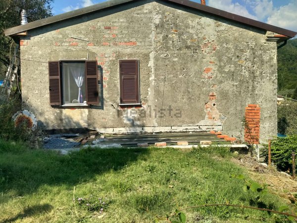 casa indipendente in vendita a Luni in zona Casano