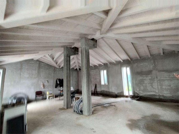 casa indipendente in vendita a Luni in zona Dogana