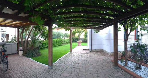 appartamento in vendita a Luni in zona Dogana