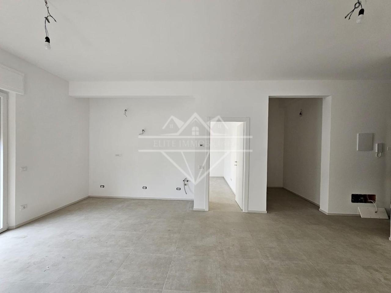 appartamento in vendita a Luni in zona Dogana