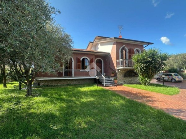 casa indipendente in vendita a Luni in zona Casano