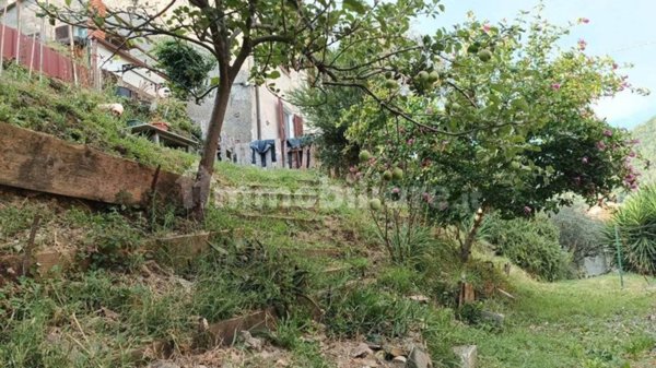 casa indipendente in vendita a Luni in zona Casano