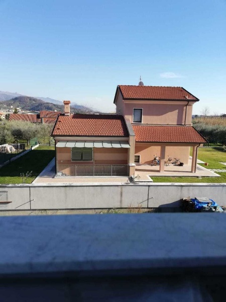 casa indipendente in vendita a Luni