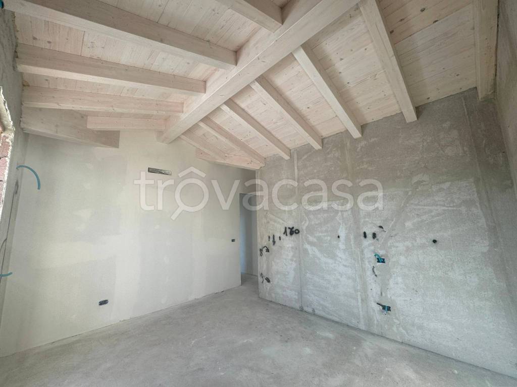 casa indipendente in vendita a Luni