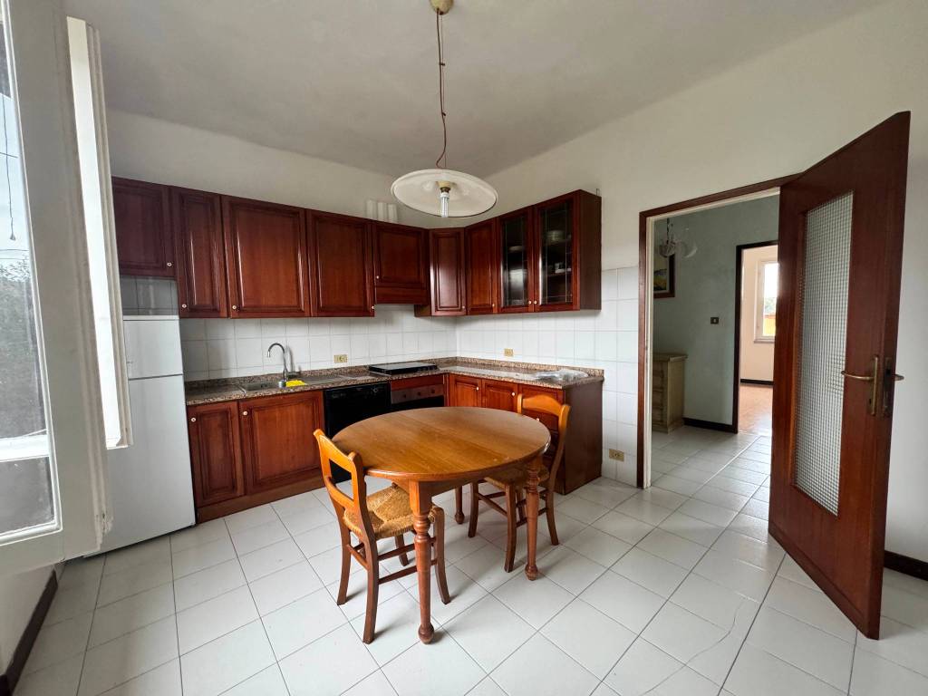 appartamento in vendita a Luni in zona Dogana