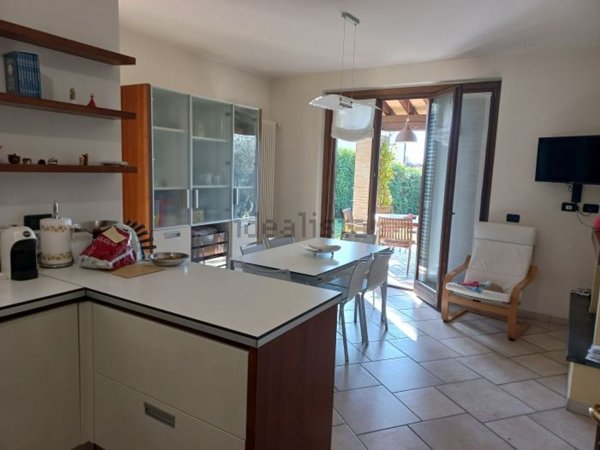 casa indipendente in vendita a Luni