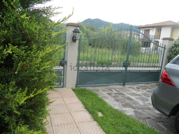 casa indipendente in vendita a Luni in zona Dogana