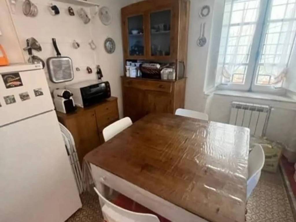 casa indipendente in vendita a Luni