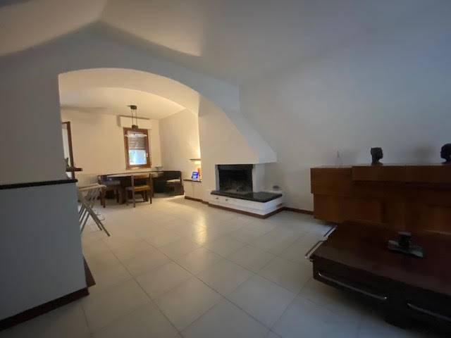 casa indipendente in vendita a Luni