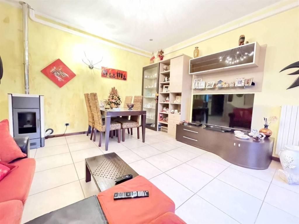 casa indipendente in vendita a Luni