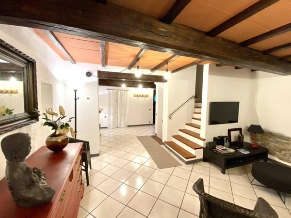 casa indipendente in vendita a Luni in zona Nicola