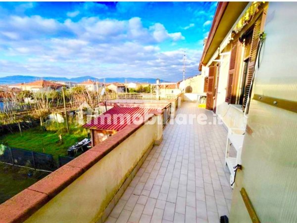 appartamento in vendita a Luni in zona Dogana