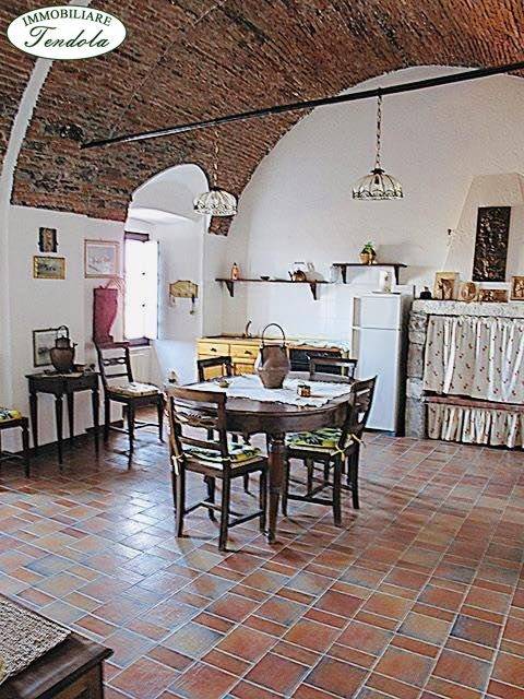 casa indipendente in vendita a Luni in zona Nicola