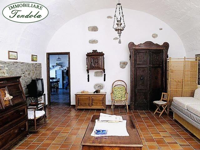 casa indipendente in vendita a Luni in zona Nicola