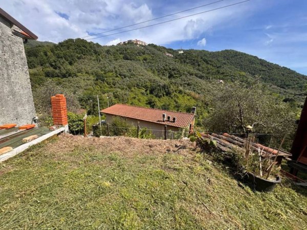 casa indipendente in vendita a Luni in zona Casano