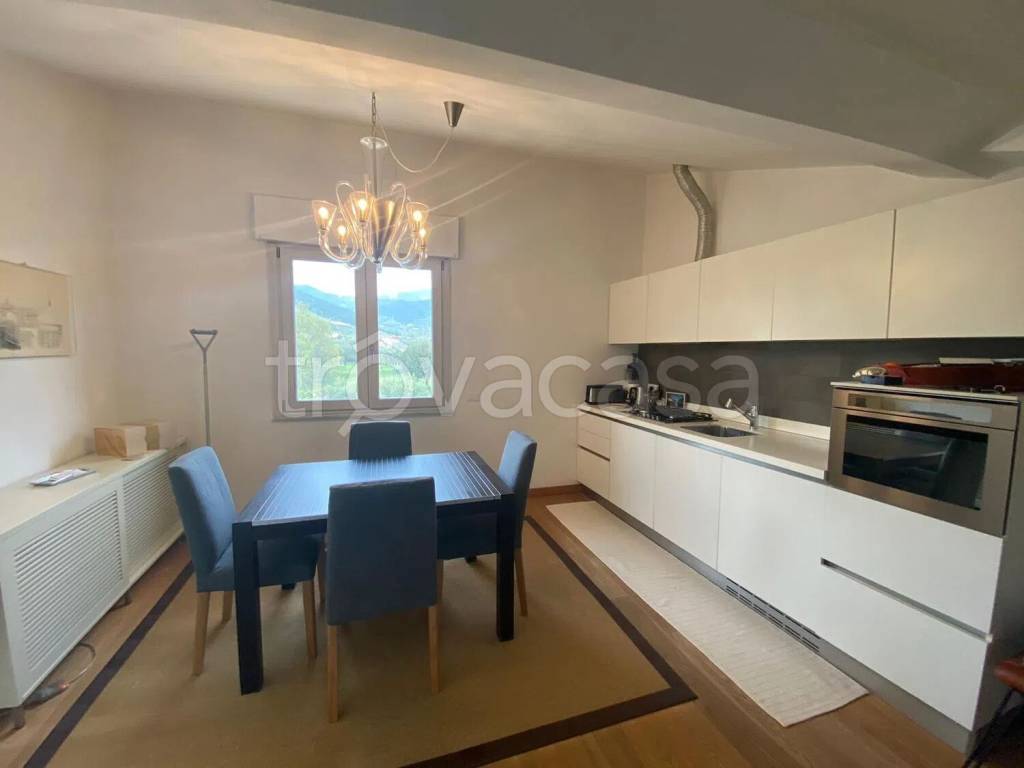 casa indipendente in vendita a Luni