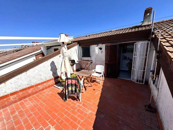 casa indipendente in vendita a Luni