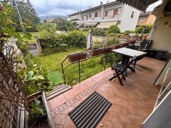 casa semindipendente in vendita a Luni