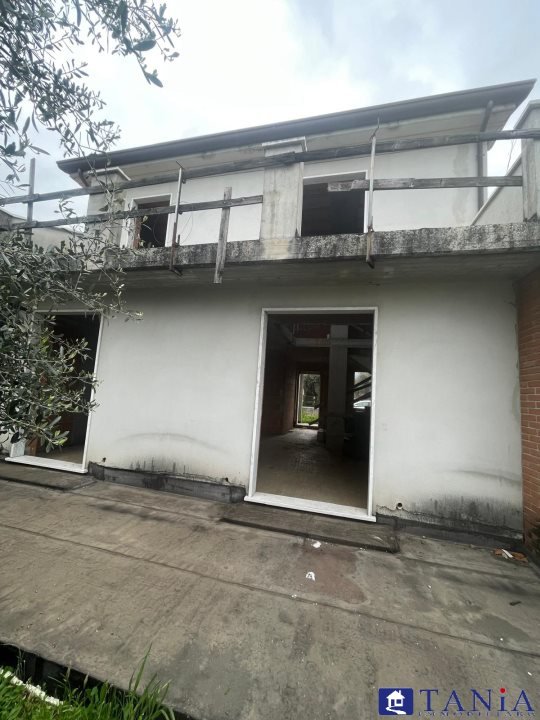 casa semindipendente in vendita a Luni in zona Dogana
