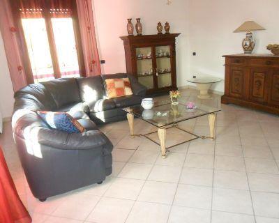 casa indipendente in vendita a Luni in zona Isola