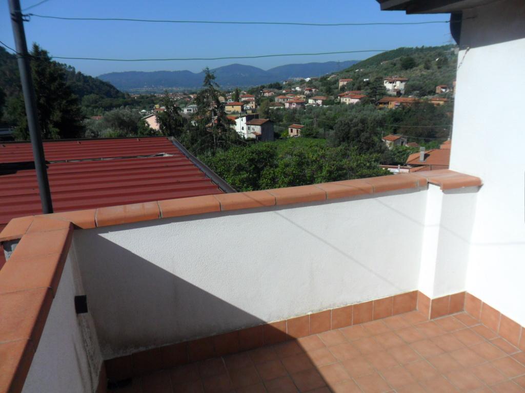 appartamento in vendita a Luni in zona Casano