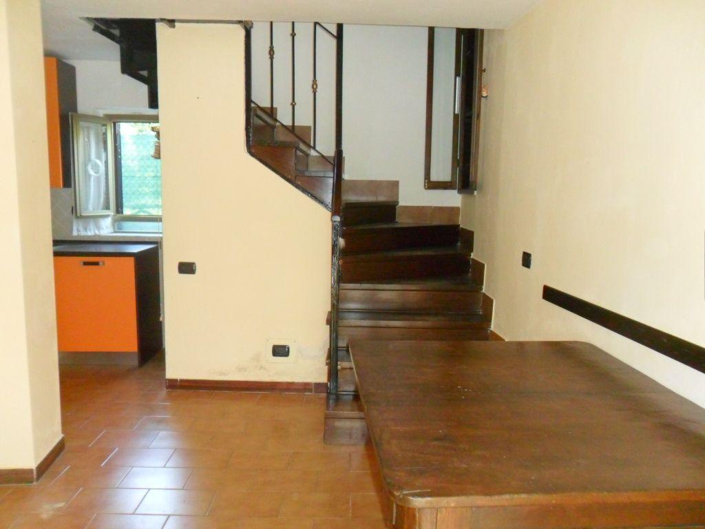 appartamento in vendita a Luni in zona Isola