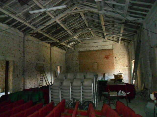 negozio in vendita a Luni