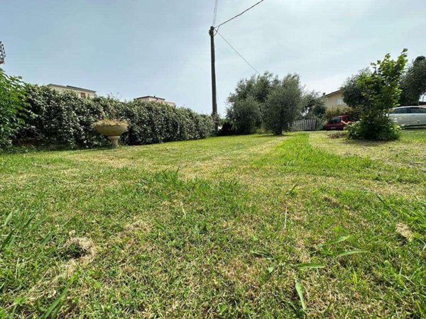 casa indipendente in vendita a Luni in zona Casano