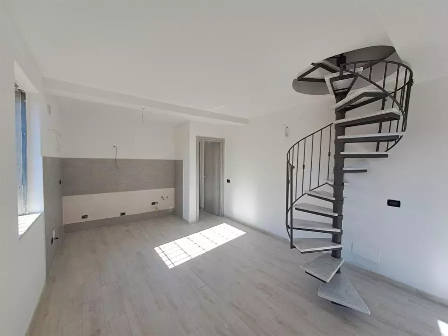 casa semindipendente in vendita a Luni