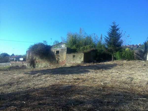 casa indipendente in vendita a Luni