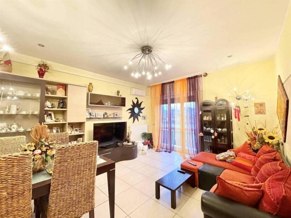 casa indipendente in vendita a Luni