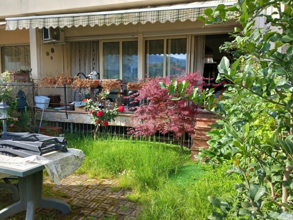 casa indipendente in vendita a Luni