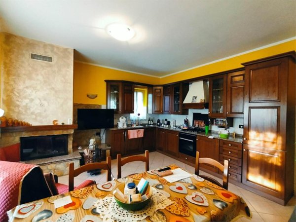 casa indipendente in vendita a Luni