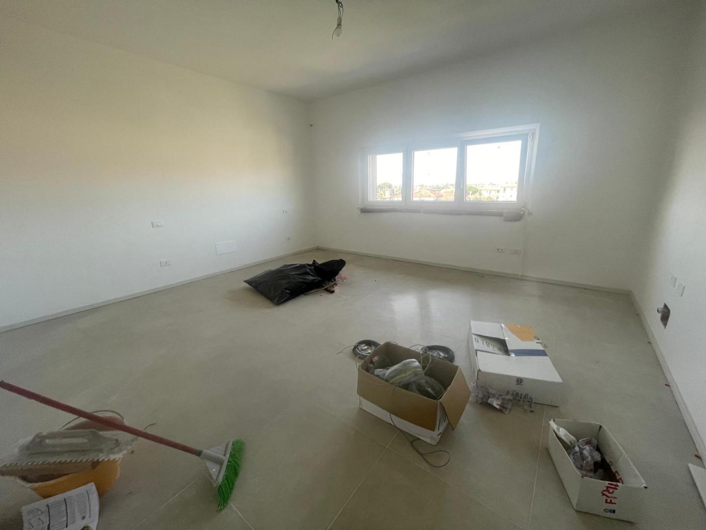 appartamento in vendita a Luni in zona Dogana