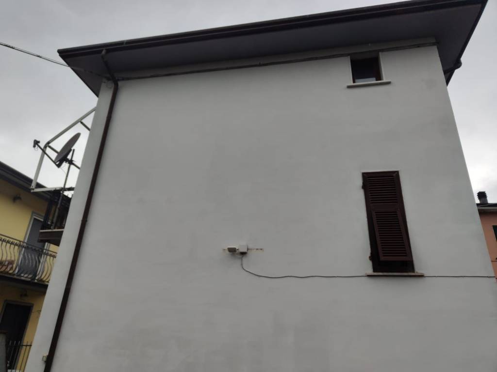 casa indipendente in vendita a Luni in zona Isola