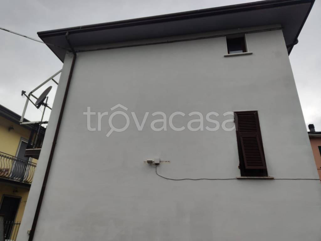 casa indipendente in vendita a Luni in zona Serravalle