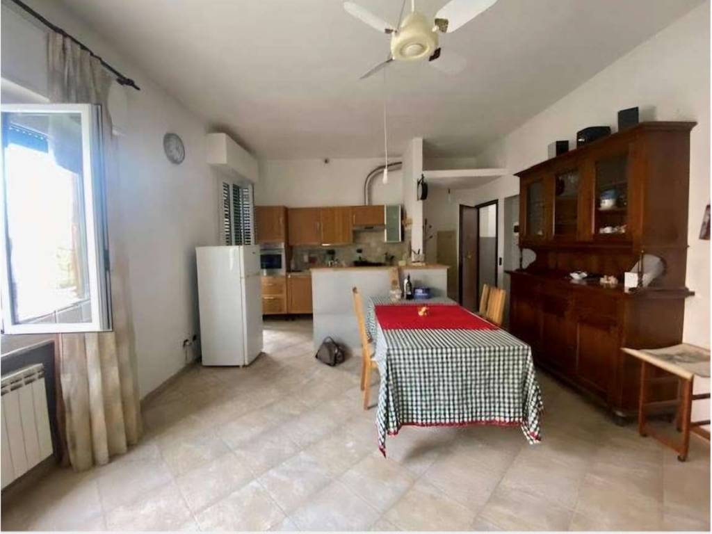 appartamento in vendita a Luni in zona Dogana