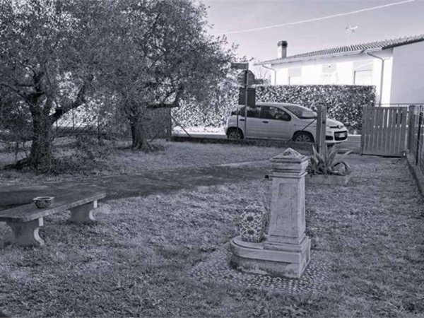 appartamento in vendita a Luni in zona Casano