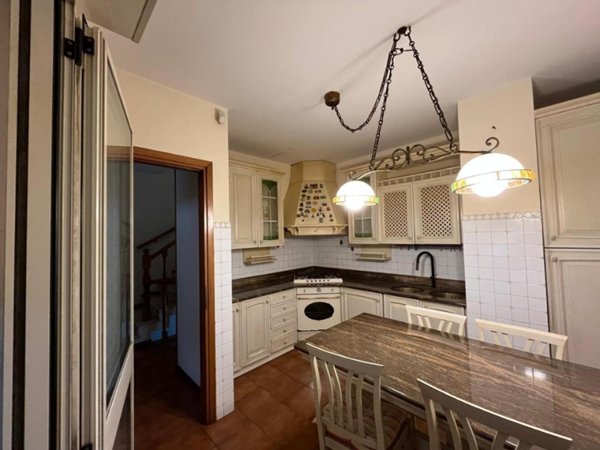 casa semindipendente in vendita a Luni in zona Dogana