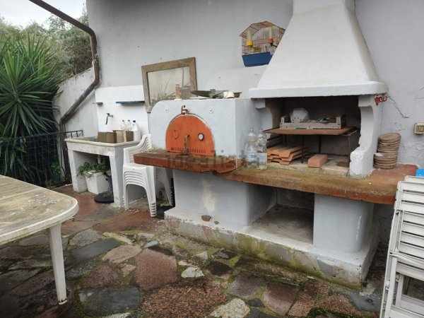 casa indipendente in vendita a Luni