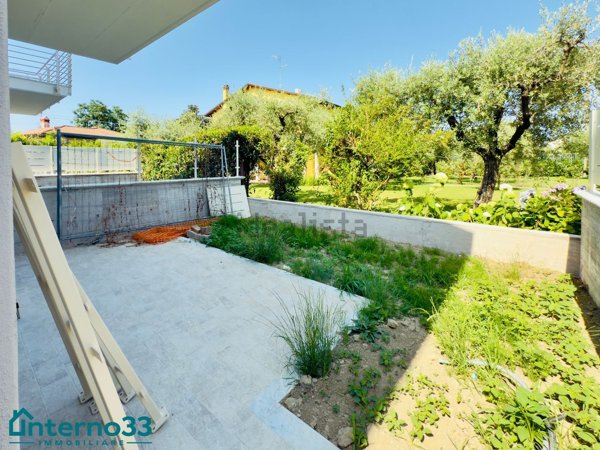 casa semindipendente in vendita a Luni in zona Dogana