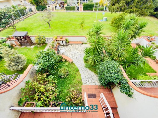 casa indipendente in vendita a Luni in zona Dogana