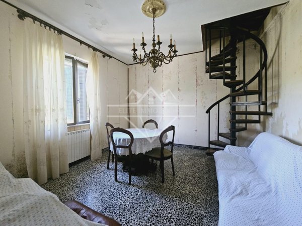 casa indipendente in vendita a Luni