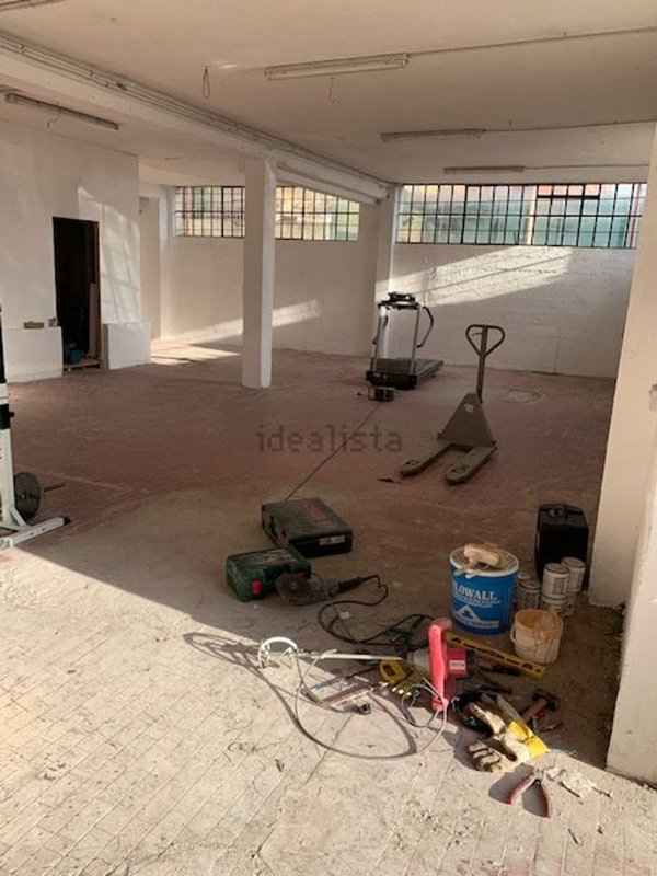 negozio in vendita a Luni