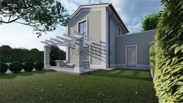 casa indipendente in vendita a Luni