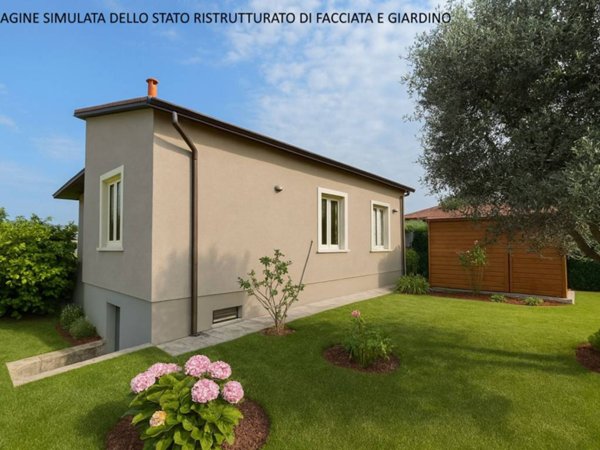 casa indipendente in vendita a Luni in zona Dogana