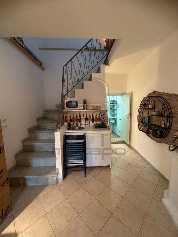 casa indipendente in vendita a Luni