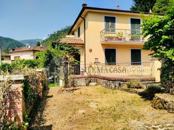 casa indipendente in vendita a Luni in zona Casano