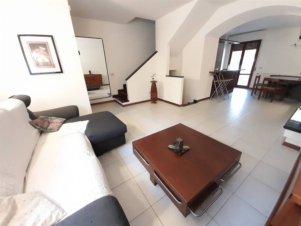 casa indipendente in vendita a Luni in zona Casano